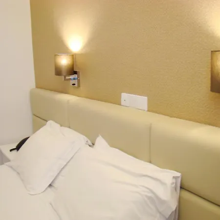 斯库洛酒店 2* 波尔图